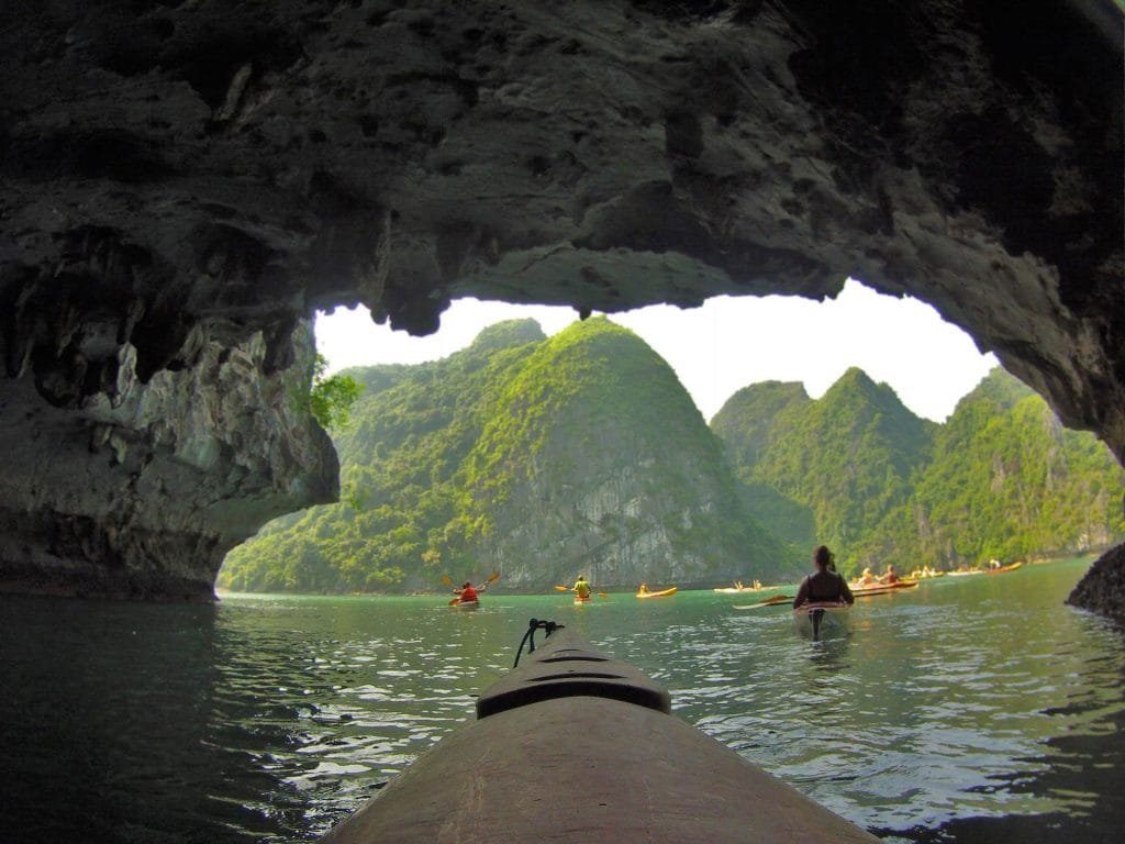 Kayak tour around Ha Long Bay 