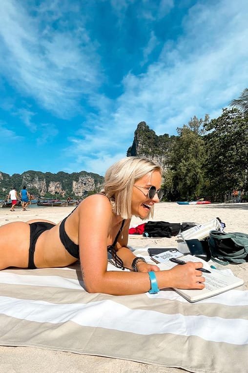 Traveling with friends in Thailand: spending the day at the beach in Krabi Railay
