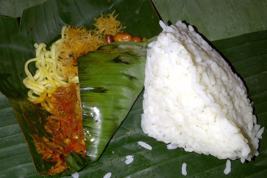 A picture of Nasi Jinggo, the last Bali traditional food on the list. 