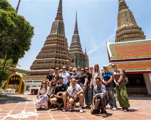 Explore the incredible golden temples in Bangkok